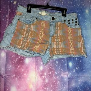 Life is progress Jean shorts 🛍